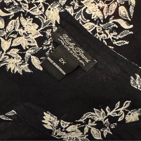Lucky Brand Black Floral Women's Blouse  (Size: 2X) - Picture 8 of 9